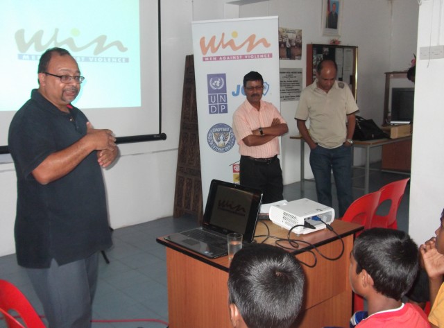Le groupe Men Against Violence, une initiative de Women In Networking, a démarré à la fin de la semaine dernière à Grannum à Vacoas une série de formations à l’intention...